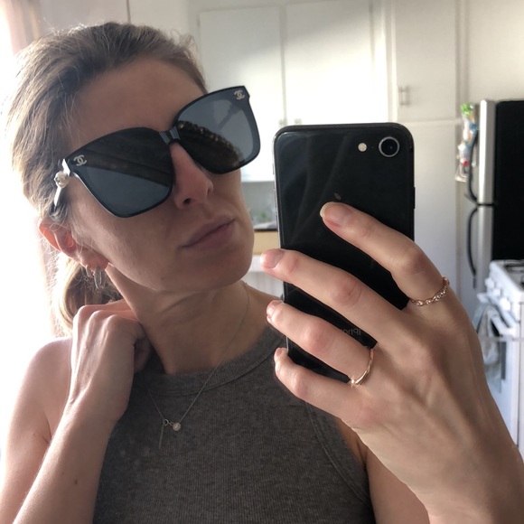 Chanel black sunglasses with CC logo and pearls handles - Picture 7 of 7